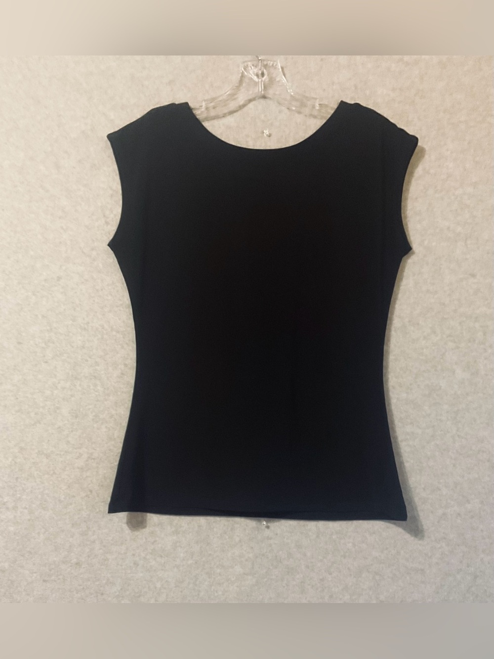 The pretty tee Classic Black Cap-Sleeve Women's Top Sz L